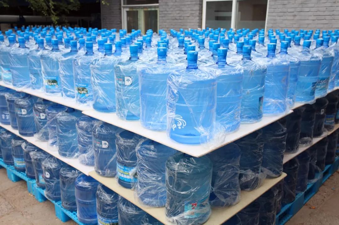 門頭溝礦泉水廠免費送桶裝水！40斤一桶，輕松拎走！